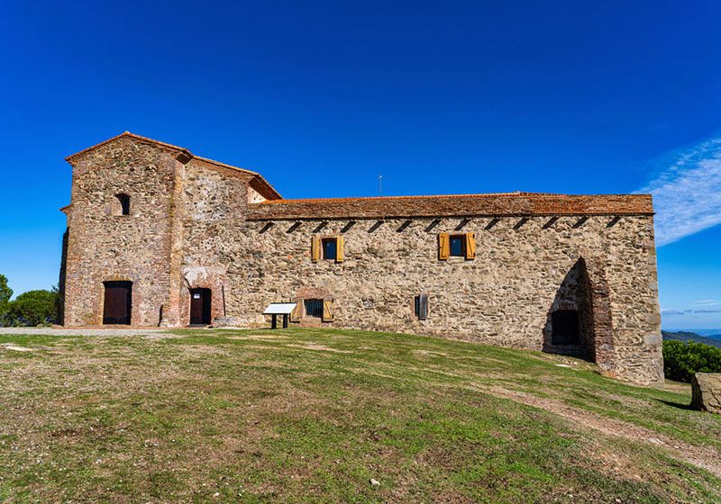 Excursión al Monasterio de Tentudía y visita a la ciudad romana de Regina