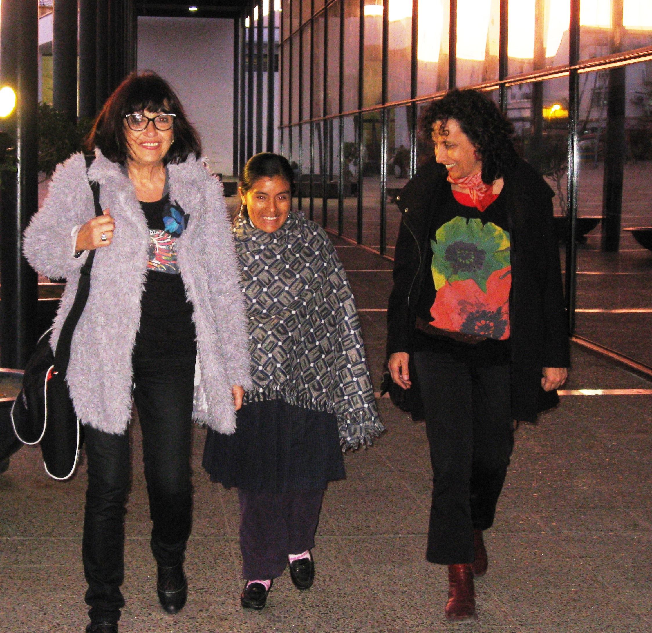 Crónica Cartel Estreno del documental Hija de la Laguna y Charla debate con Nélida Ayay