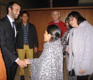 El Vicecónsul recibe a Nélida Ayay
