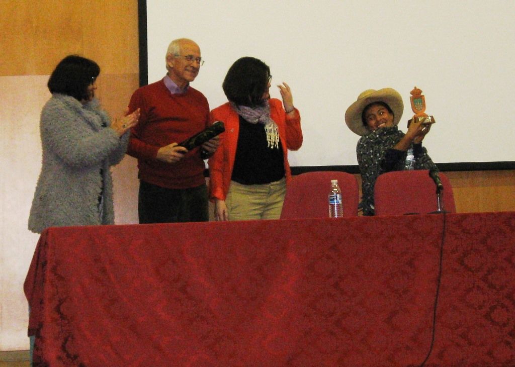 Crónica Cartel Estreno del documental Hija de la Laguna y Charla debate con Nélida Ayay